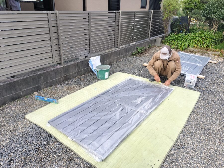 目隠しフェンス、アルミと人工木はどっちがいいの？後悔しない選び方とは？