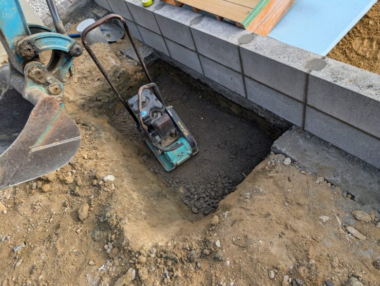 柱基礎部の掘削と施工過程