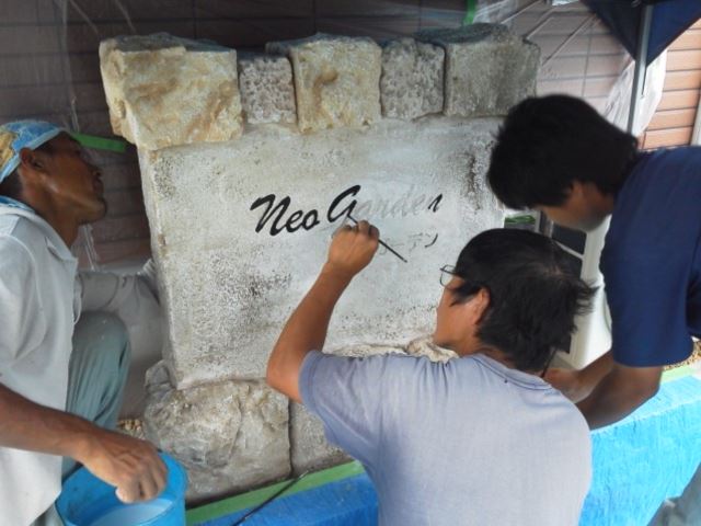 協力業者による仕上げ施工の様子