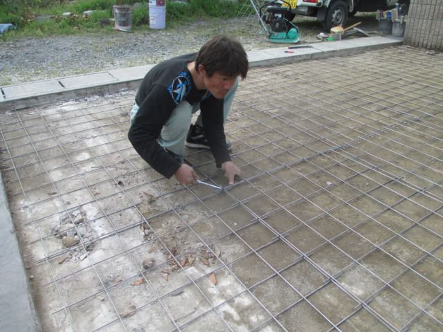 鉄筋の結束作業風景