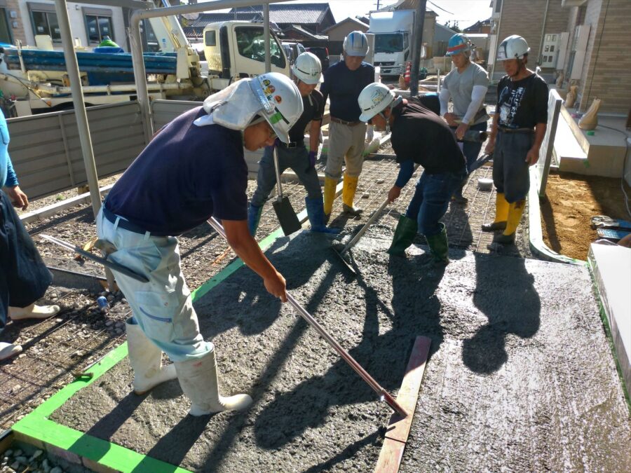 コンクリート打設作業風景