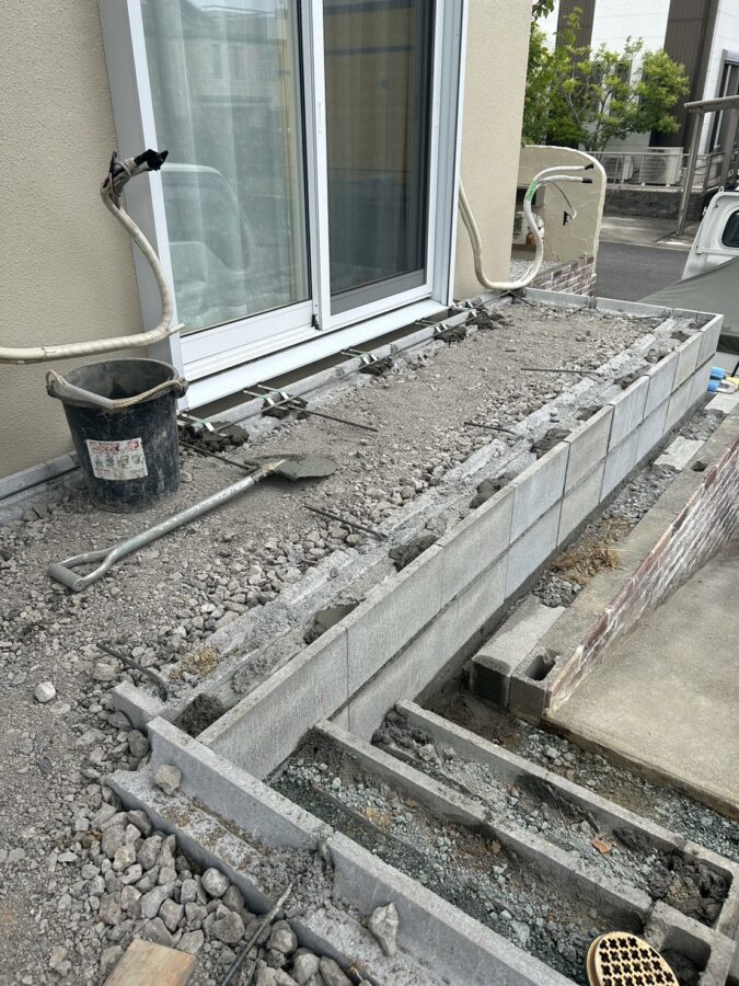 鉄筋を配した頑丈なブロック基礎