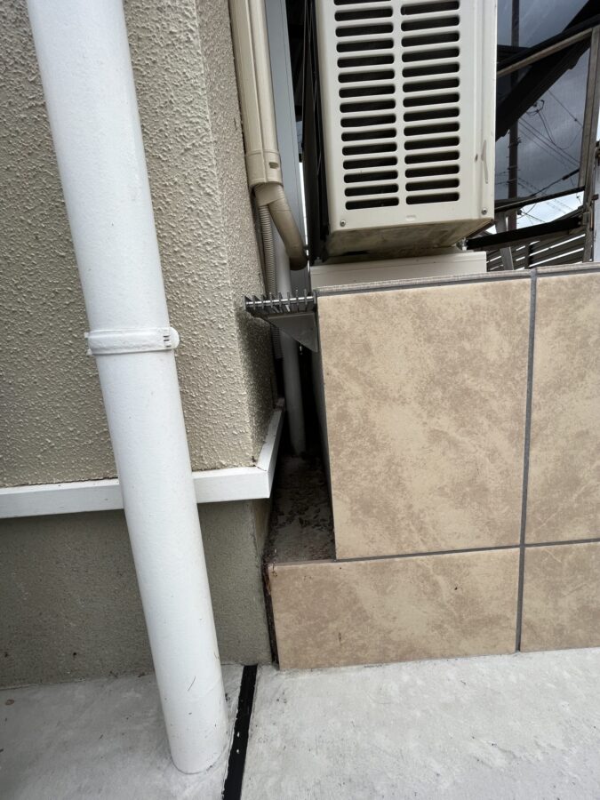 床下換気を考慮したタイルデッキ下のグレーチング