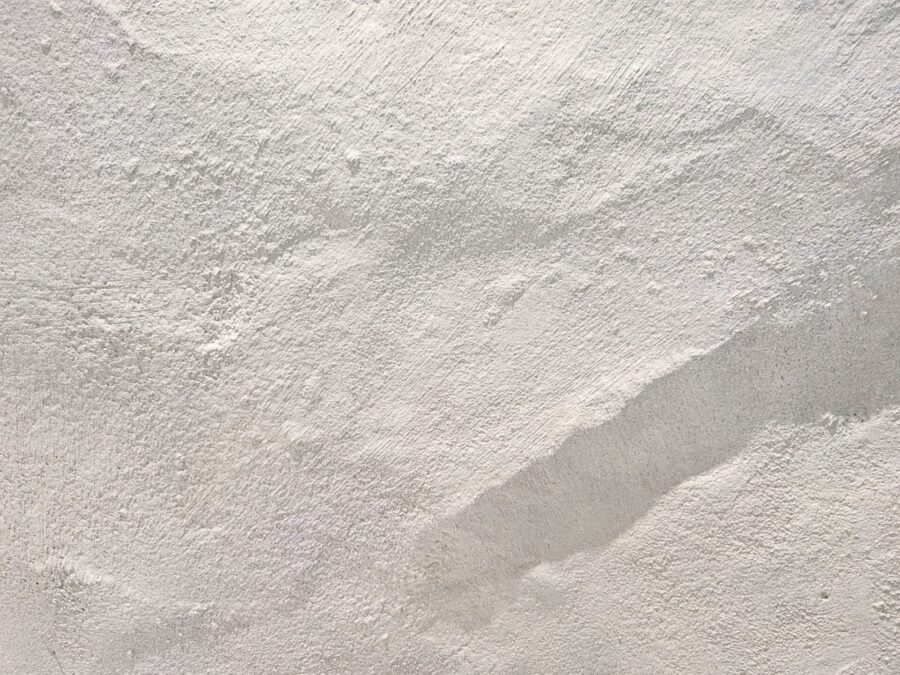 陰影が映える擬岩造形の完成写真