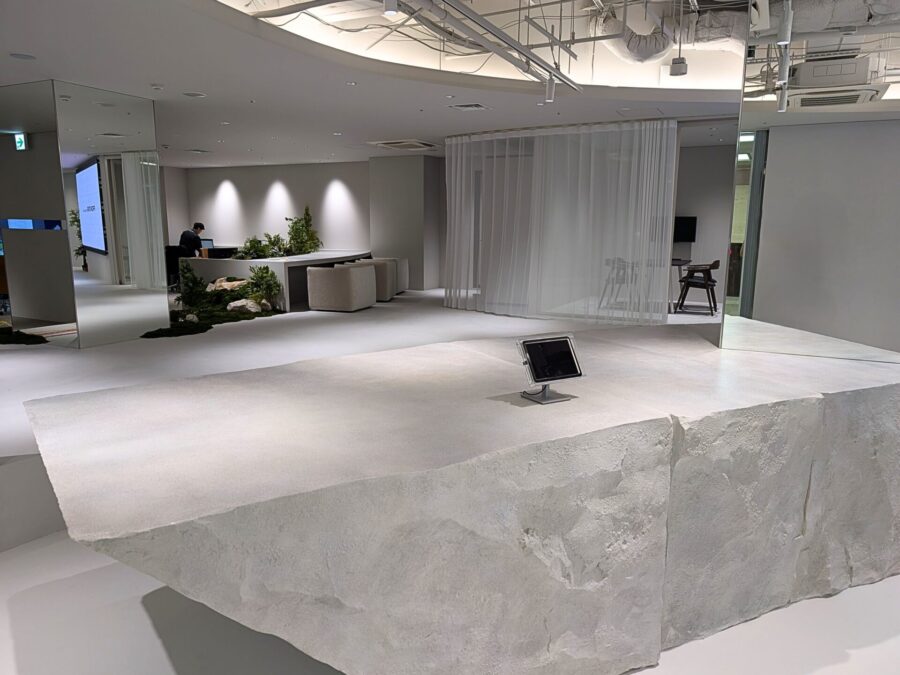 洗練された印象を与える擬岩造形