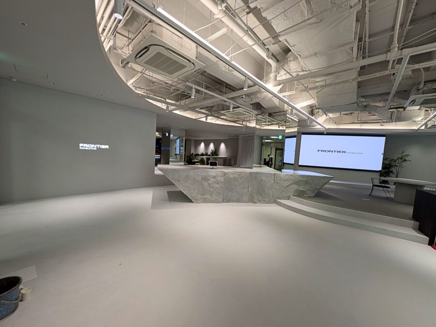 多様な角度から撮影された擬岩造形