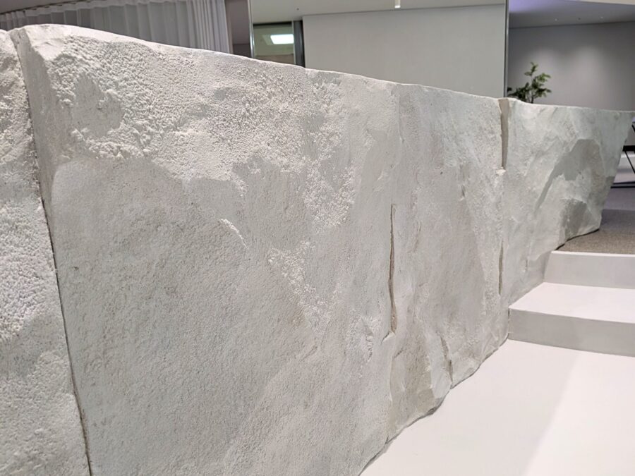 擬岩造形の完成写真。立体感と質感の融合