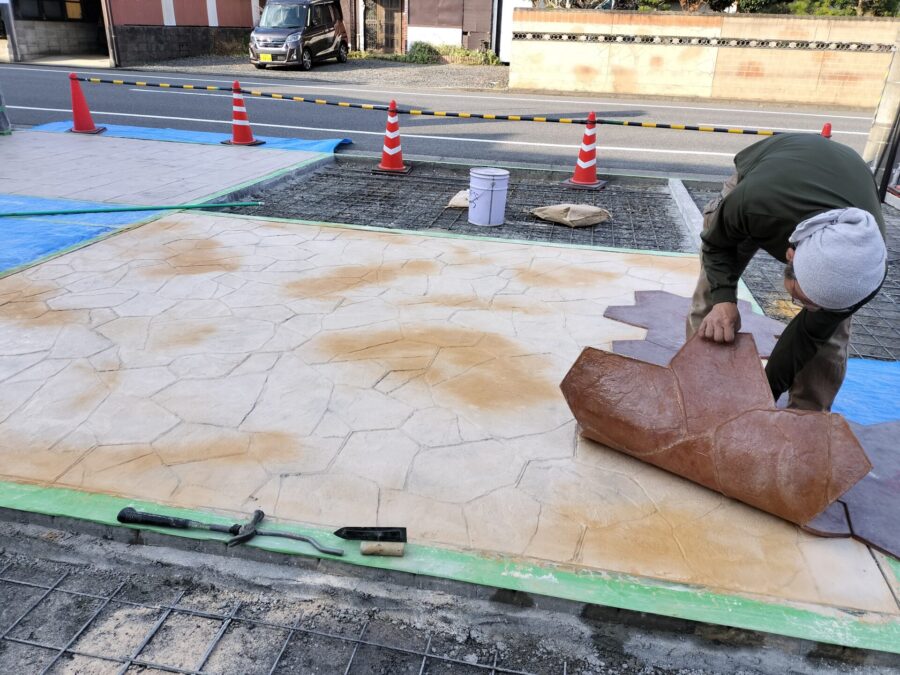 スタンプコンクリートの施工手順｜写真と動画で分かる全12工程