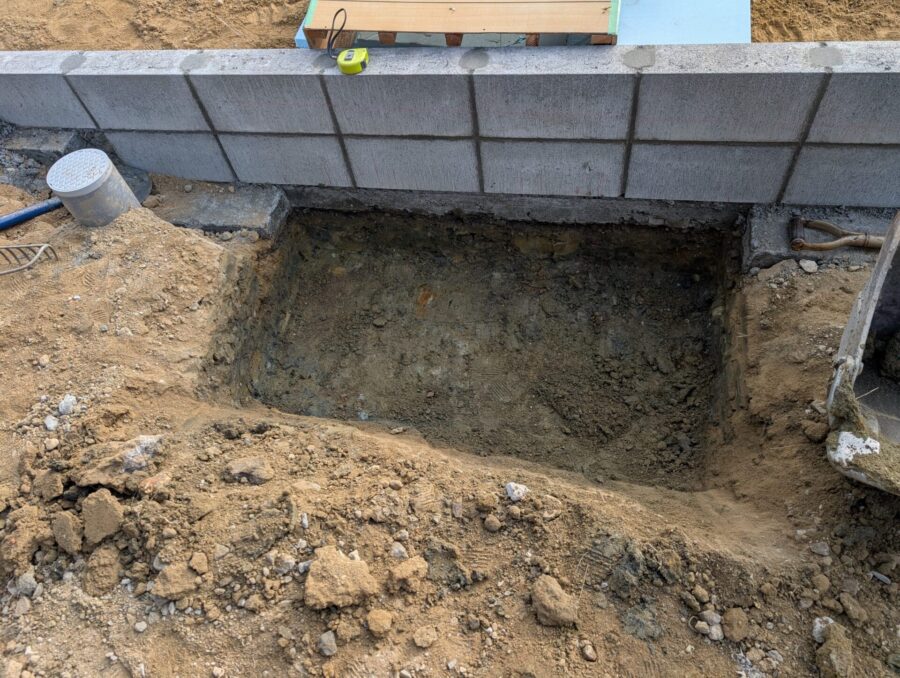 後方柱・側面柱カーポートの支柱基礎について