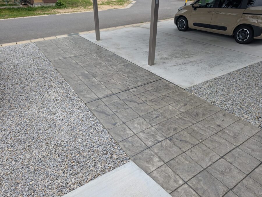 玄関アプローチのスタンプコンクリート仕上げ完成 三重郡菰野町