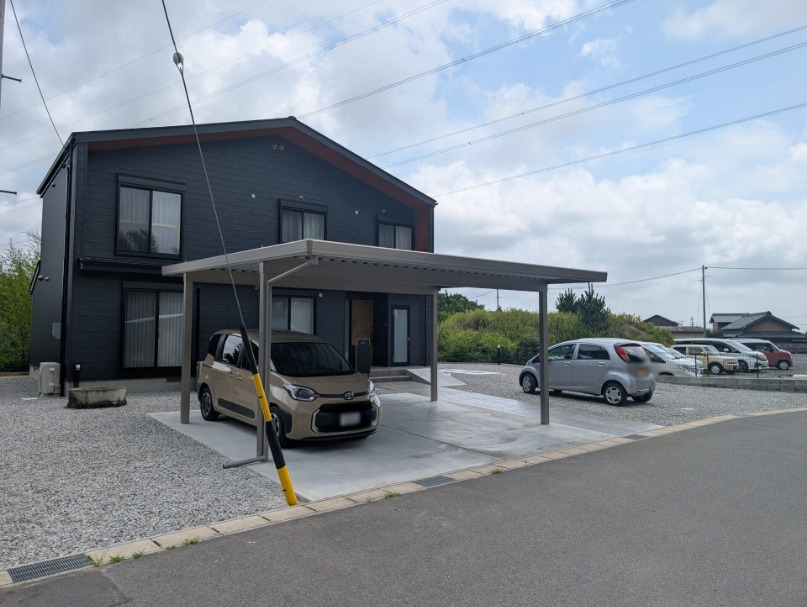 ポリカより高い理由。折板カーポートの“本当の価値”を施工実例で解説｜三重郡菰野町