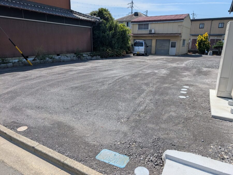 スラグ砕石で仕上げた駐車場の完成写真（全景1）