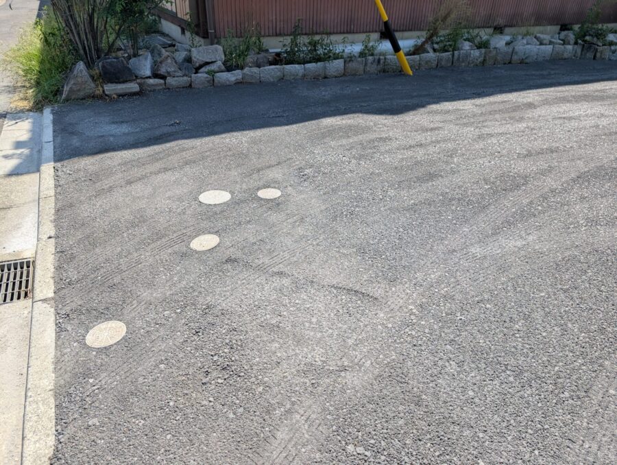 砕石C40+転圧って何?駐車場や外構の下地に使われる理由