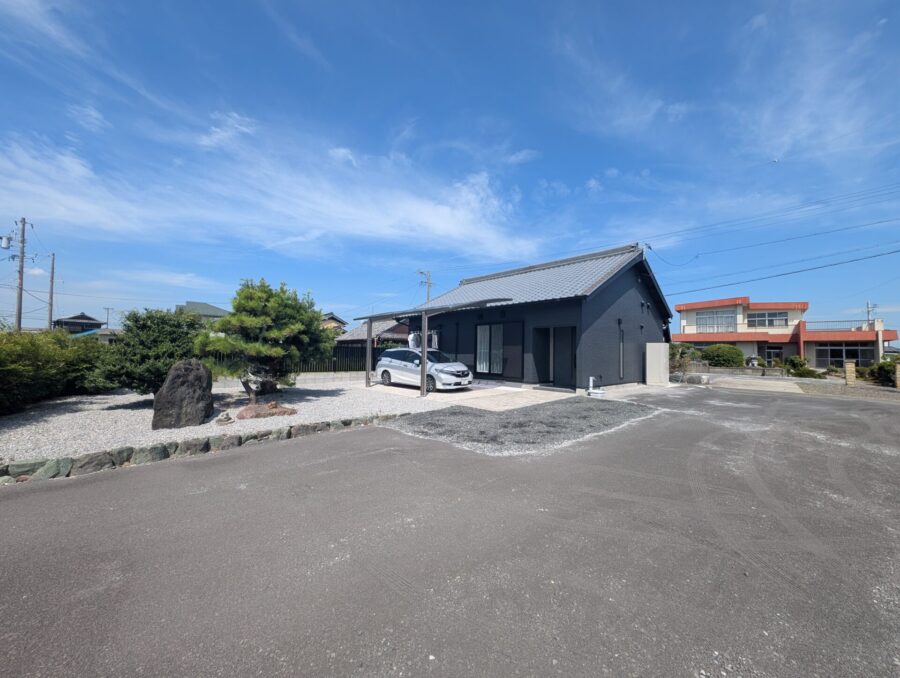 完成後の外観と敷地の納まり