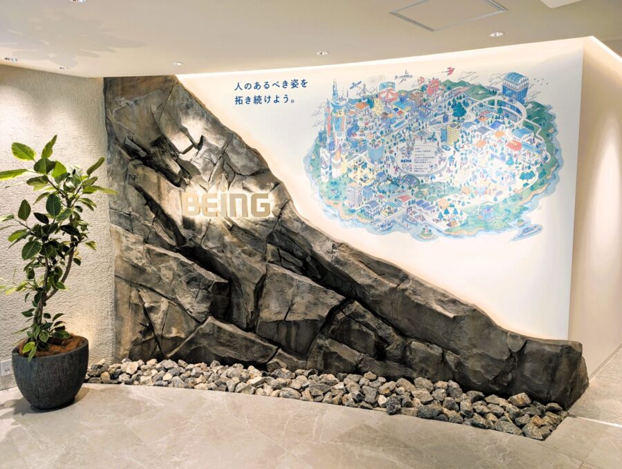 三重県津市｜ビーイング様本社ビルの擬岩ロックワーク施工事例