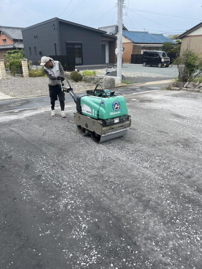 転圧後の路盤状態の確認